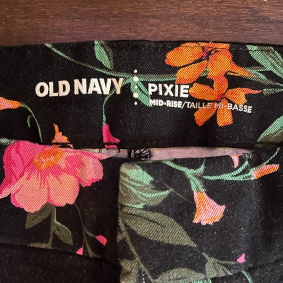 COPY - Old Navy pixie stretch capri pants - Picture 2 of 4
